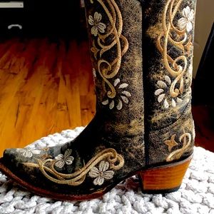 Women’s cowgirl boots, brand new, size 8